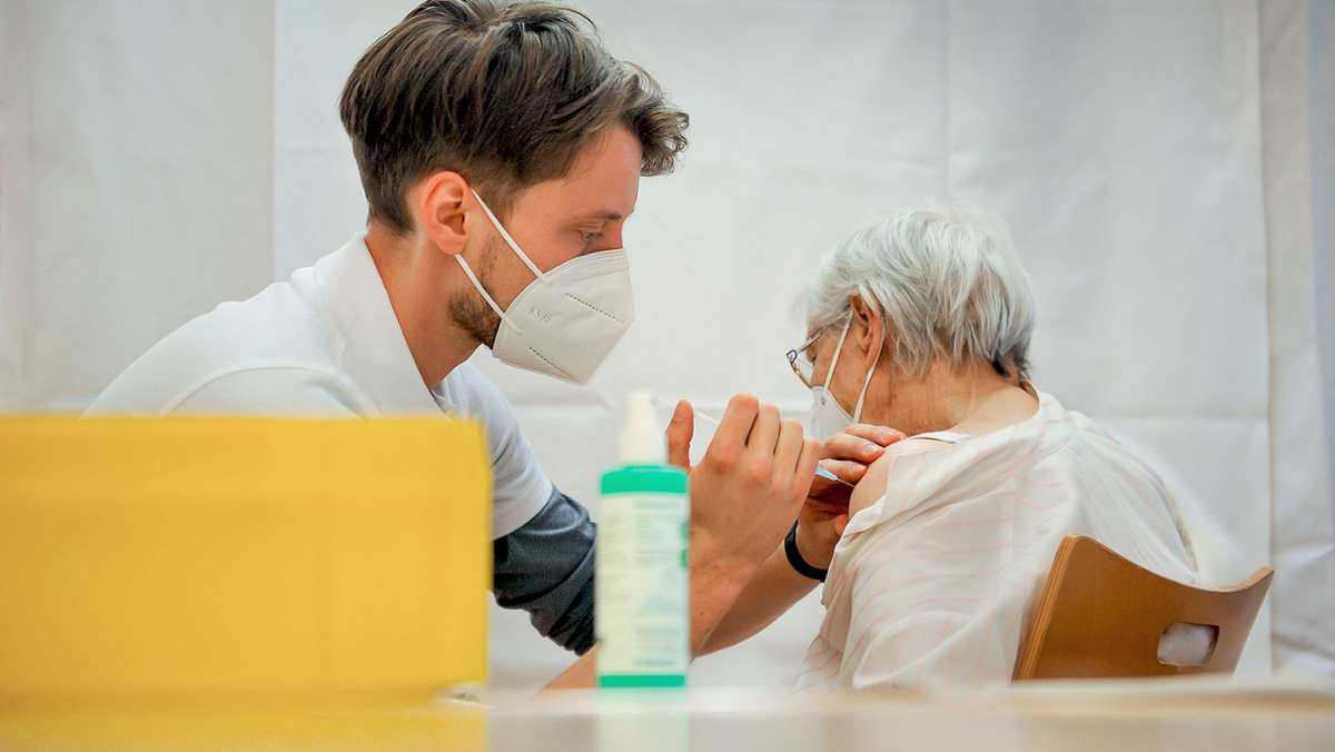 Coronavirus und Impfungen in Stuttgart: In Altenheimen herrscht dicke Luft