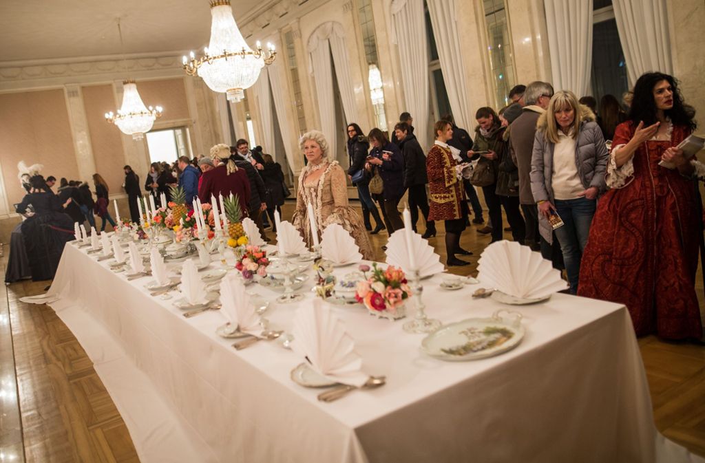 Im Neuen Schloss sind Führungen zum Thema „Tisch und Tafel“ angeboten worden.