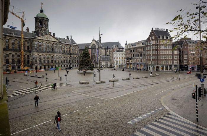 Niederlande verlängern Abend-Lockdown –  Schulen schließen