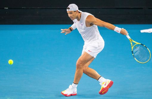 Der spanische Tennisprofi Rafael Nadal trainiert für die Australian Open. Der Beginn des Grand-Slam-Turniers ist am Montag. Zuvor finden die Qualifikationsrunden statt. Foto: AFP/ASANKA BRENDON RATNAYAKE