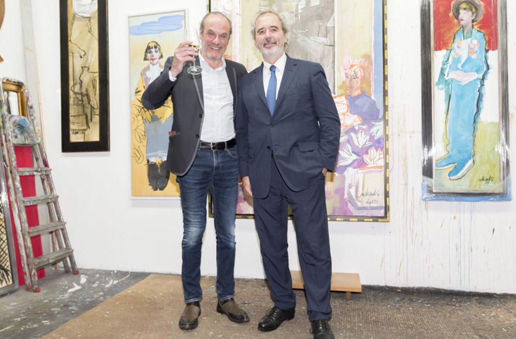 Der luxemburgische Künstler Roland Schauls (links) in seinem Atelier im Gerberviertel mit Südwestbank-Chef Wolfgang Kuhn, dem neuen Honorarkonsul von Luxemburg.