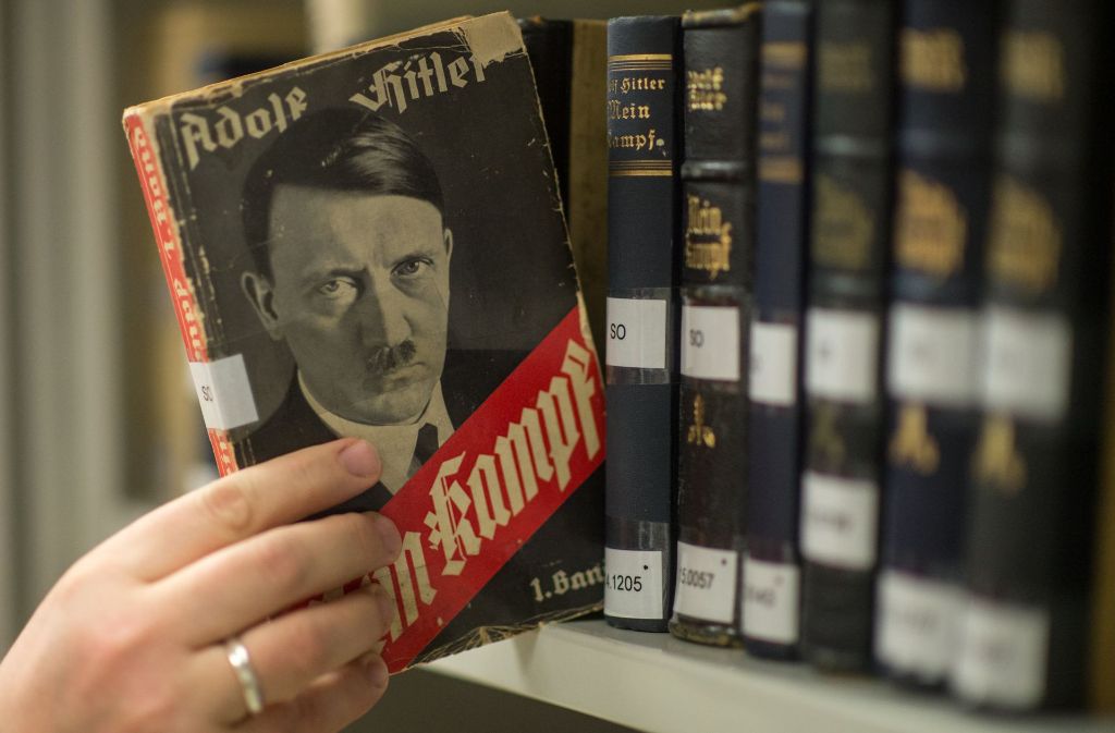 Die kritische Neuauflage von Adolf Hitlers „Mein Kampf“ ist innerhalb eines Jahres 85.000 Mal verkauft worden. Foto: dpa