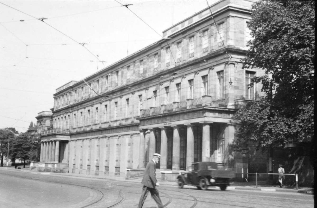 Weniger gut erging es der Württembergischen Landesbibliothek, hier der historische Bau.