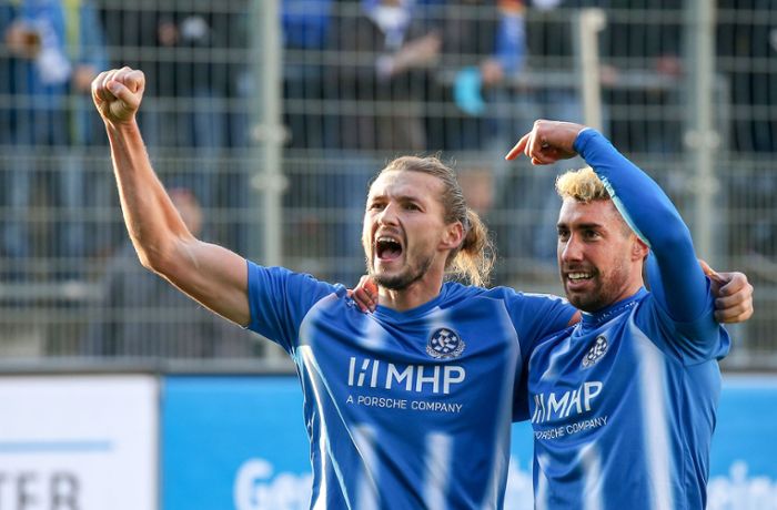 Stuttgarter Kickers beim 1. FC Bruchsal: 8:0 – Tunjic, Gilés  und Obernosterer schießen die Blauen zum Kanter-Sieg
