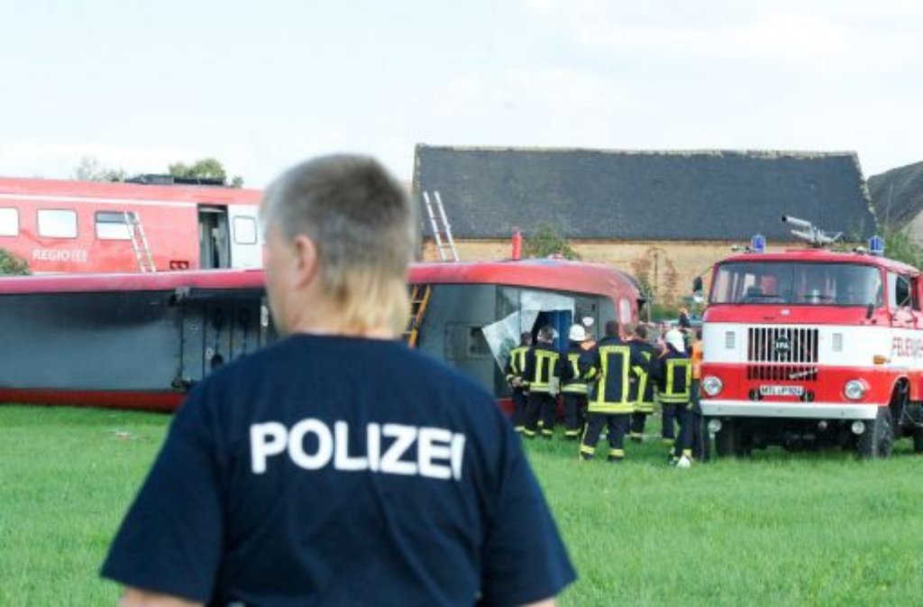 Bei einem Zugunglück bei Bad Lausick in Sachsen sind am Dienstag mehr als 20 Menschen verletzt worden.