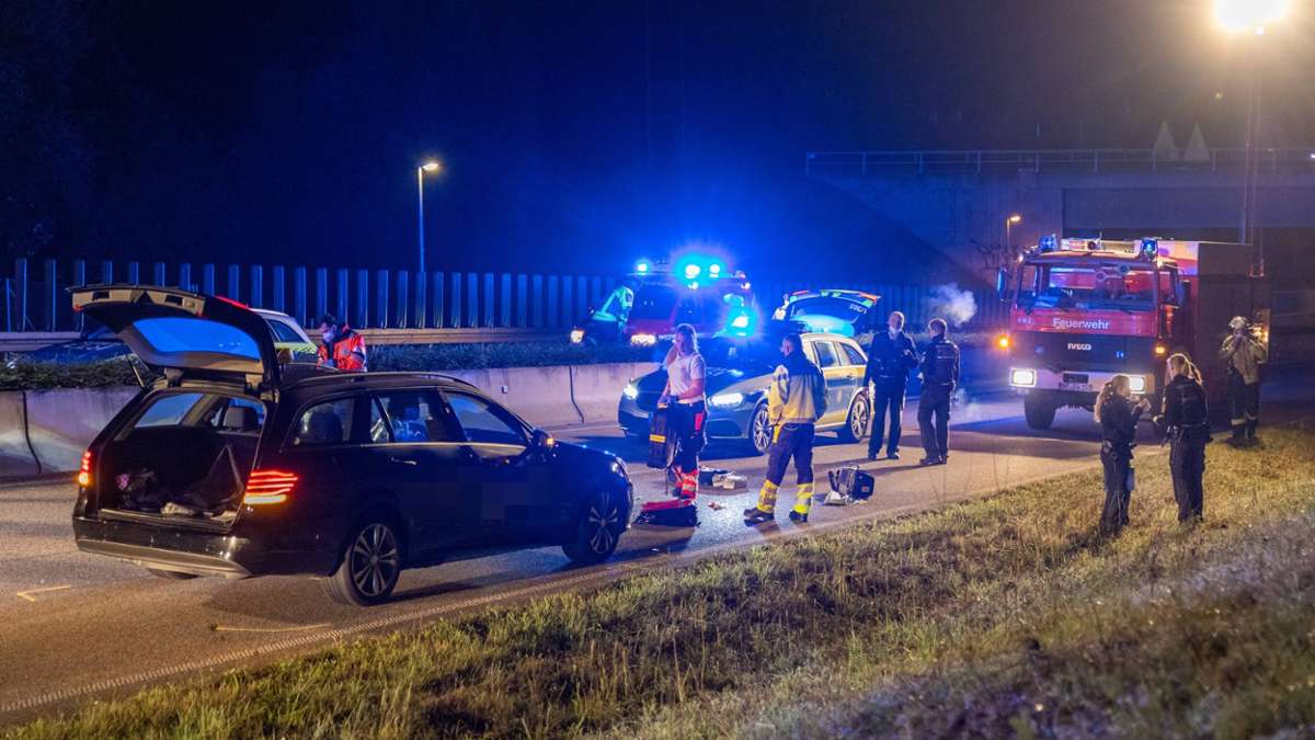 Unfall auf der B313 bei Nürtingen: Fußgänger wird von Taxi erfasst und stirbt an der Unfallstelle