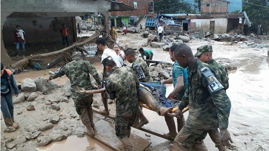  Eine Stadt an der Grenze von Kolumbien zu Ecuador wird von einem Unwetter heimgesucht, es kommt zu Erdrutschen und reißenden Fluten. Es werden viele Opfer befürchtet - ganze Viertel wurden begraben. 