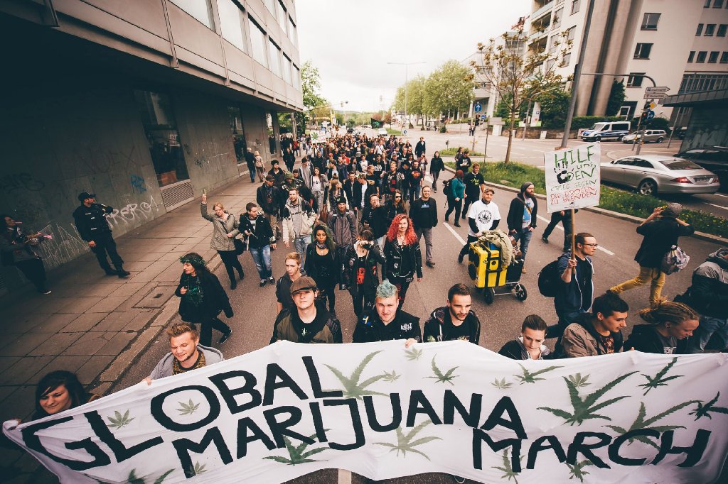 Global Marijuana March am Samstag durch die Innenstadt von Stuttgart. Foto: www.7aktuell.de | Florian Gerlach