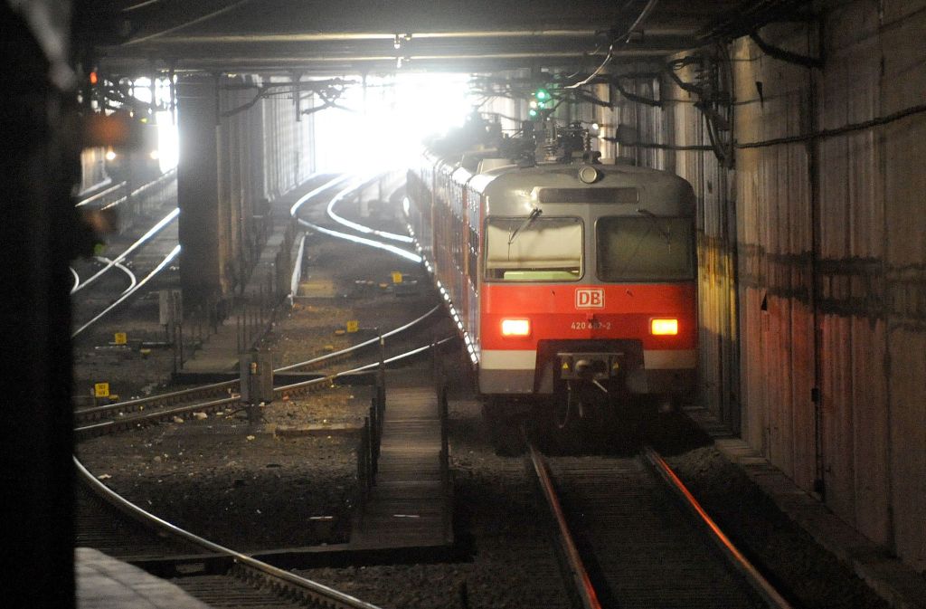 Denken die Macher der Studie etwa, eine liegengebliebene S-Bahn im Tunnel gibt den Fahrgästen eine zusätzliche Gelegenheit für ein entspanntes Nickerchen?