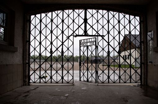 Einen Tag nach dem Ermächtigungsgesetz vom 23. März 1933 erreichten die ersten Gefangenentransporte das KZ Dachau. Foto: picture alliance/dpa/Sven Hoppe