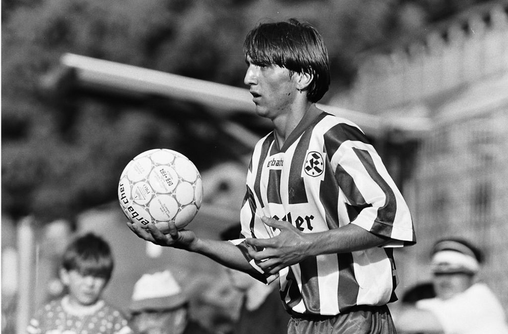Tayfun Korkut begann seine Spielerkarriere bei den Stuttgarter Kickers. Für die Blauen stand er für 14 Spiele auf dem Platz. Anschließend spielte er beim türkischen Erstligisten Fenerbahçe Istanbul, danach bei Real Sociedad, Espanyol Barcelona und auch bei Besiktas Istanbul.