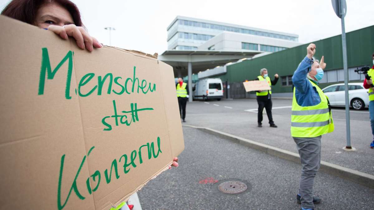Kundgebung am Flughafen Stuttgart: Demonstration vor Flughafen – Verdi befürchtet „massiven Personalabbau“