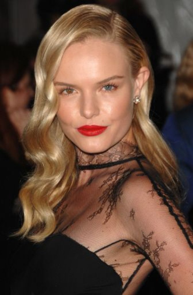 Bei Kate Bosworth muss man schon genau hinschauen, um ihr genetisches Fehlerchen zu entdecken: Die Schauspielerin hat zwei verschiedenfarbige Augen. Im einen prangt ein brauner Fleck. In Fachkreisen heißt das übrigens partielle Iris-Heterochromie.