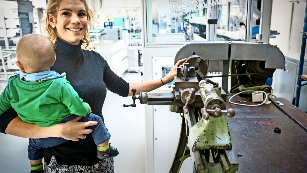 Führungskraft am Fraunhofer Institut: Karriere machen mit einem Kind auf dem Arm