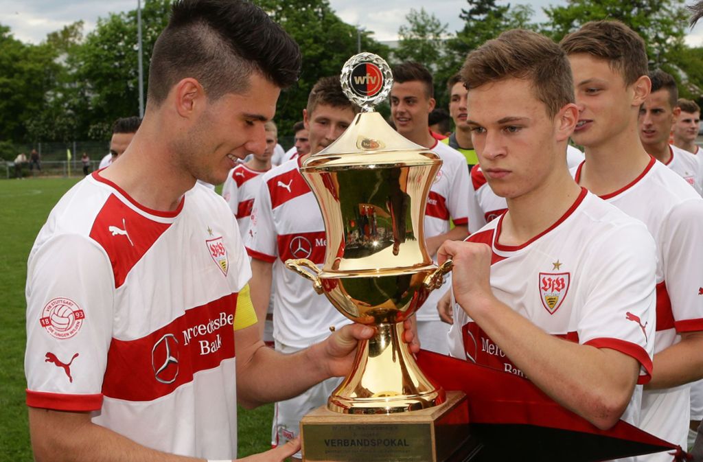 Kimmich (hier rechts, neben Robin Yalcin) ist gebürtiger Rottweiler und trug von 2007 bis 2013 als Jugendspieler das Stuttgarter Trikot. Experten sagten ihm schon damals eine Karriere als Nationalspieler voraus.