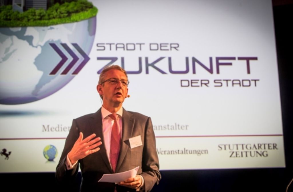 In seinem einführenden Statement betonte der StZ-Chefredakteur Joachim Dorfs, dass Stuttgart „exemplarisch für die Herausforderungen vieler Städte, beispielsweise beim Thema Mobilität“ stehe.