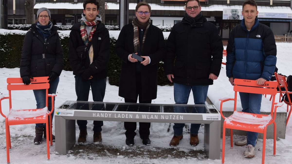 Marktplatz in Vaihingen: Solarbank bietet W-Lan und Strom fürs Handy