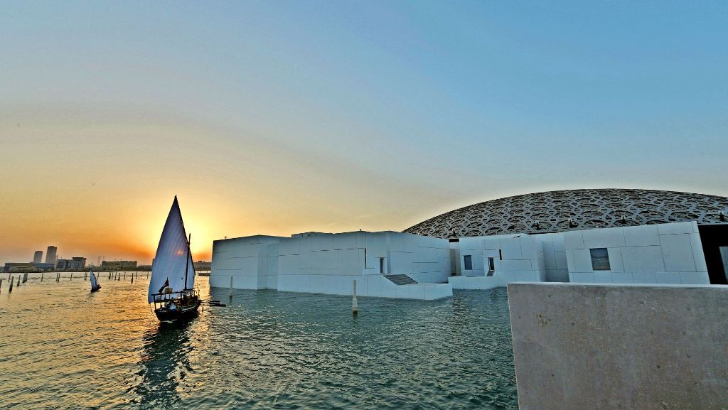 Louvre Abu Dhabi: Ein Regen von Licht und Geld