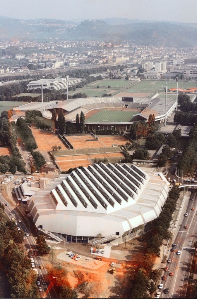 Die Schleyerhalle kurz vor der Fertigstellung anno 1983