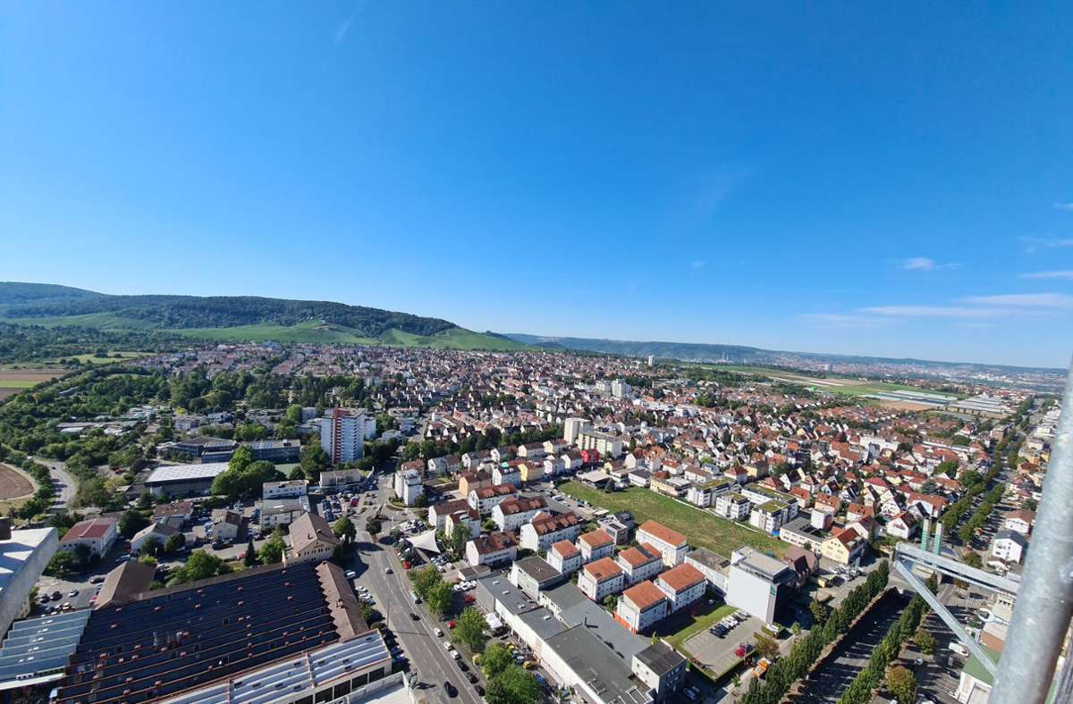 Panoramaaussicht über Fellbach mit Kappelberg.