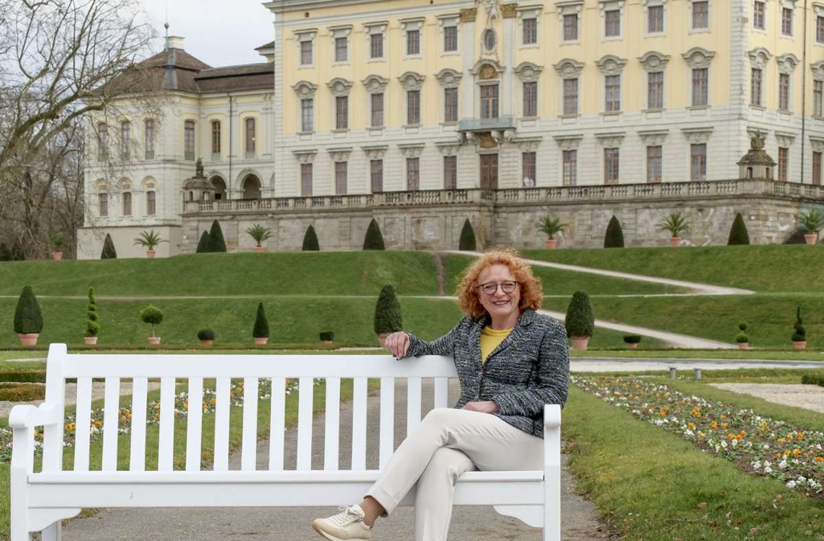 Petra Herrling genießt die Zeit abseits des Schreibtisches im Freien – auch wenn selten Zeit bleibt, um auf der Bank zu sitzen.