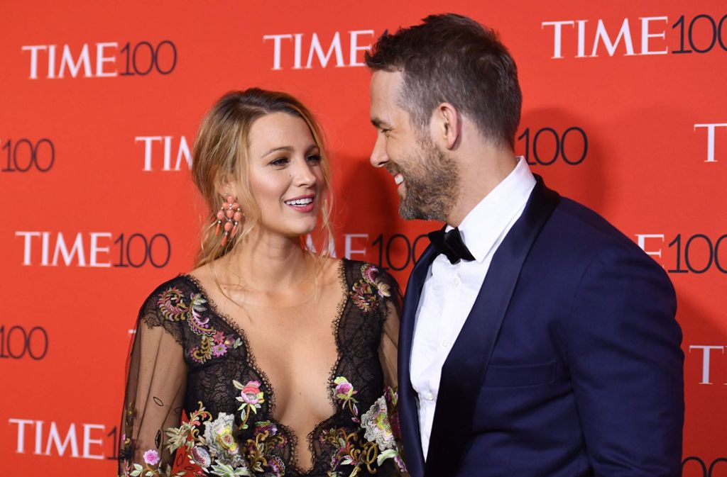 Blake Lively und Ryan Reynolds präsentierten den Fotografen an diesem Abend ihr Liebesglück. Lively zeigte sich mit ihrem tief dekolletierten Spitzenkleid besondes offenherzig.