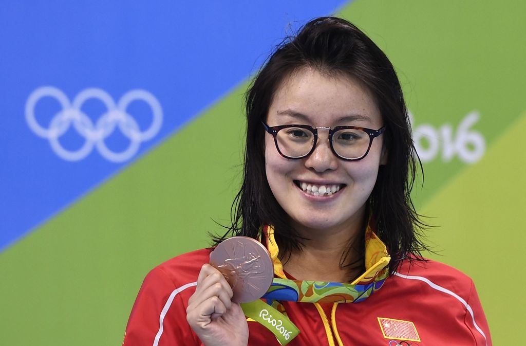 Schwimmerin Fu Yuanhui aus China gewann bei den Olympischen Spielen die Bronze-Medaille. Doch für Begeisterungsstürme sorgte die Sportlerin nicht mit ihrer Leistung, sondern mit einem ehrlichen Statement nach dem Wettkampf. Die Olympionikin sprach öffentlich über das Thema weibliche Menstruation, das vor allem ihrer Heimat noch immer als Tabu gilt.