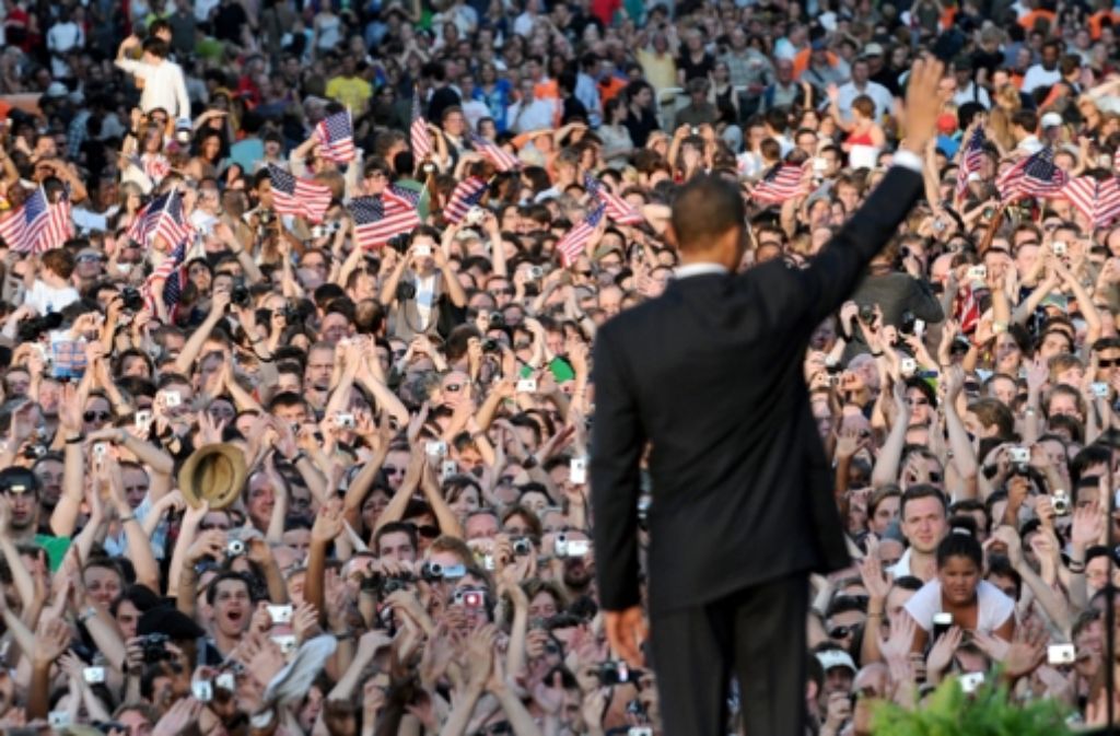 Auch in Deutschland begeistert Barack Obama: am 24. Juli 2008 spricht er vor der Berliner Siegessäule.