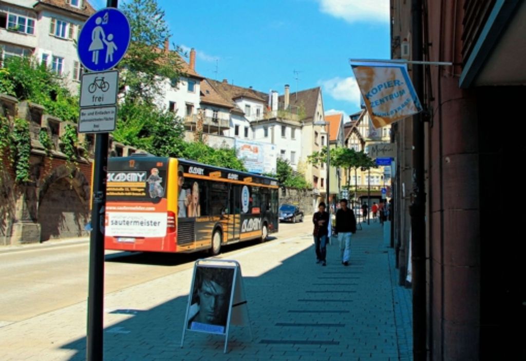 In der Tübinger Mühlstraße verkehrten gestern weniger Busse als sonst. Foto: dpa