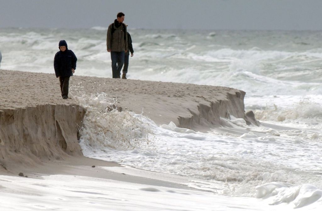 Januar 2007: Stürme setzen den Nordseeinsel immer wieder schwer zu. An der Hörnum-Odde betrug der Landverlust nach Orkan „Fritz“ zwischen 30 und 50 Meter.