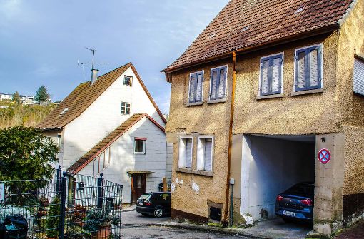 In diesem Haus in Vaihingen/Enz fand eine 35-Jährige im Februar ihre beiden Kinder tot auf. Der Vater steht seit Mittwoch wegen Totschlags vor dem Heilbronner Landgericht. Foto: SDMG/Archiv