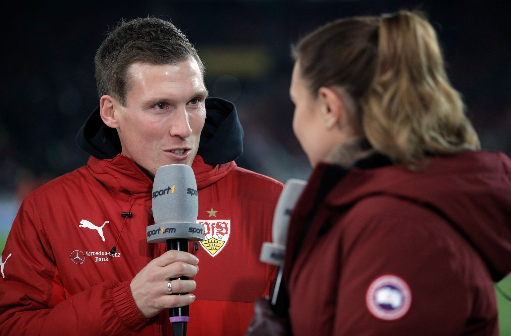 VfB-Coach Hannes Wolf vor dem Spiel im Interview mit Sport1-Moderatorin Laura Wontorra.
