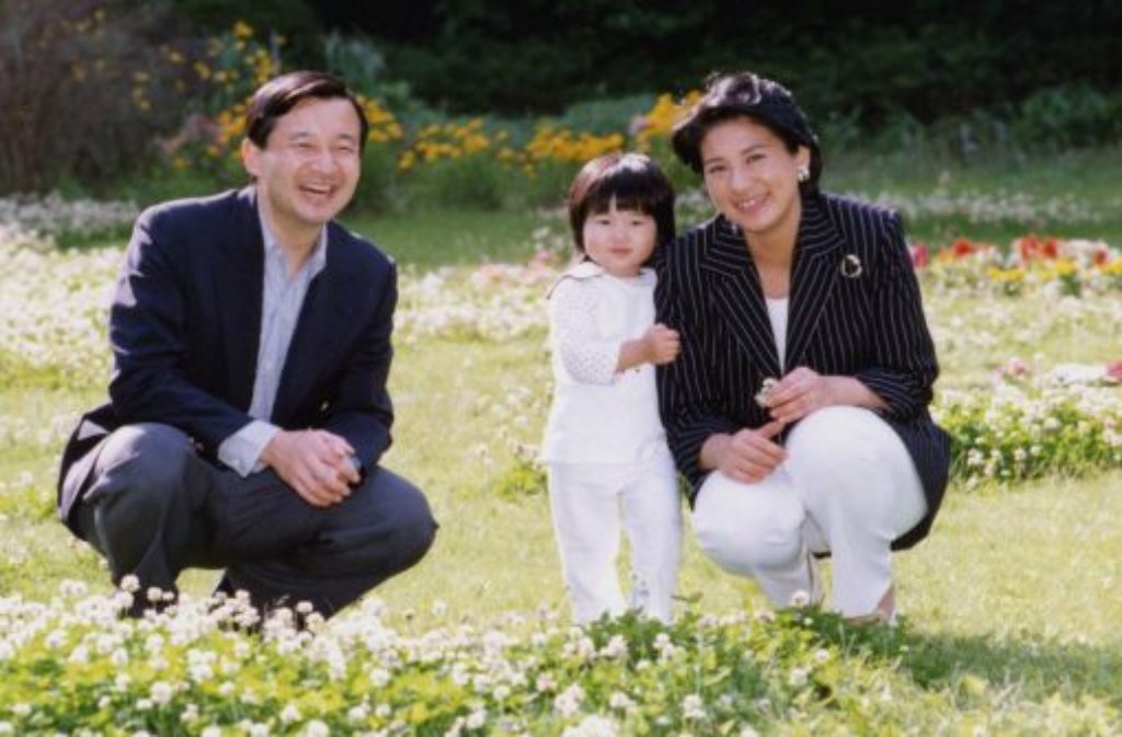 Naruhito und Masako: Der japanische Thronfolger Naruhito und die Karriere-Diplomatin Masako Owada heirateten im Juni 1993. Das lang ersehnte Baby kam im Dezember 2001 zur Welt, das Mädchen erhielt den Namen Aiko.
