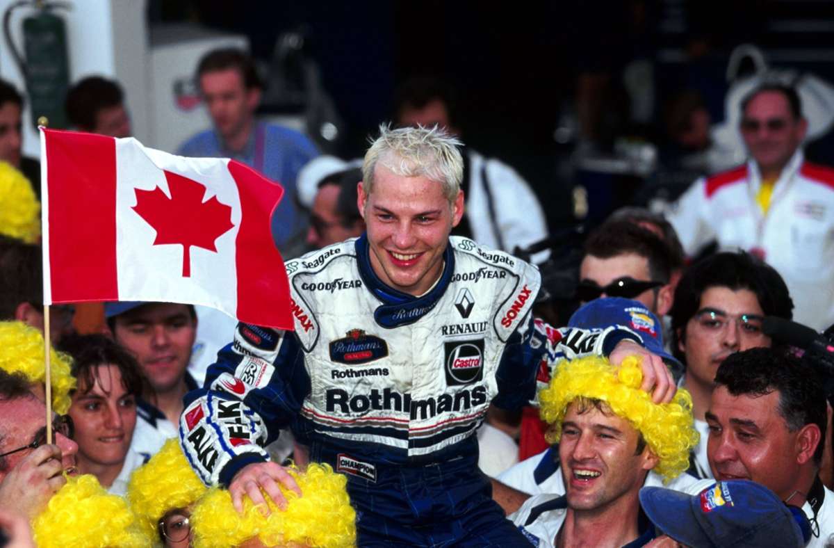 Jacques Villeneuve feiert den WM-Titel – es ist der letzte ganz große Erfolg für Frank Williams und seine Mannschaft.