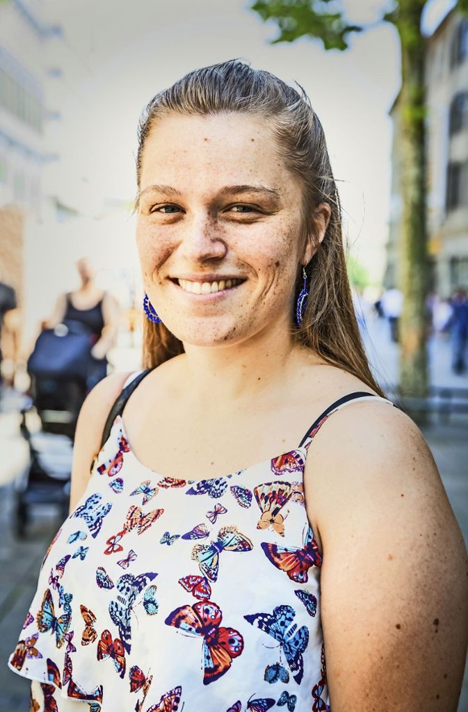 Giulia Tamburelli Lanzara (23), Studentin aus Stuttgart: „Ich bin eher Basketballfan, aber wenn Deutschland spielt, schaue ich mir das an. Ich mag dieses Gemeinschaftsgefühl. Was mich manchmal stört, ist, wenn Leute sich beim Fußballgucken betrinken und aggressiv sind.“
