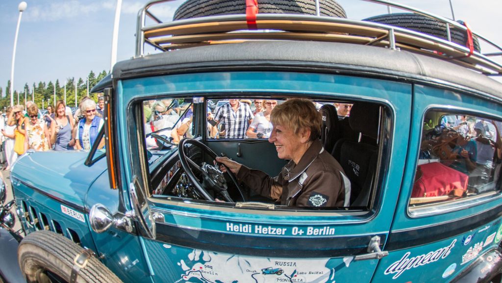 79-Jährige auf Weltreise: Reise im Oldtimer endet in Berlin
