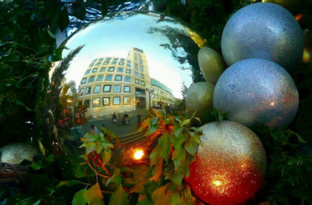 Spieglein, Spieglein an dem Baum - welche Weihnachtskugel zeigt Stuttgarts schönste Stadtansicht?