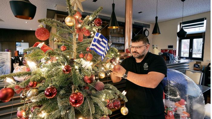 Weihnachten auf griechisch in Weilimdorf: Dimi beschert Einsame und Arme