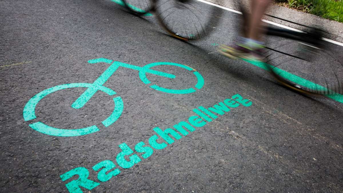  Der Plochinger Bürgermeister Frank Buß bestreitet, dass seine Stadt beim Radschnellweg in die Planungshoheit der Nachbarkommune Wernau eingegriffen haben soll. „Wir planen nicht, sondern das Regierungspräsidium“, weist er die scharfe Kritik aus Wernau strikt zurück. 