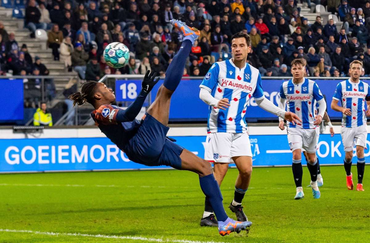 Mohamed Sankoh, bis 30.6.23, Vitesse Arnheim: Beim 1:1 gegen die PSV Eindhoven kam Sankoh nicht zum Einsatz. Bislang stehen für den Stürmer in dieser Saison 15 Einsätze (ein Tor, eine Vorlage) zu Buche, Arnheim liegt auf Rang 14 mit drei Punkten Vorsprung auf die Abstiegszone.