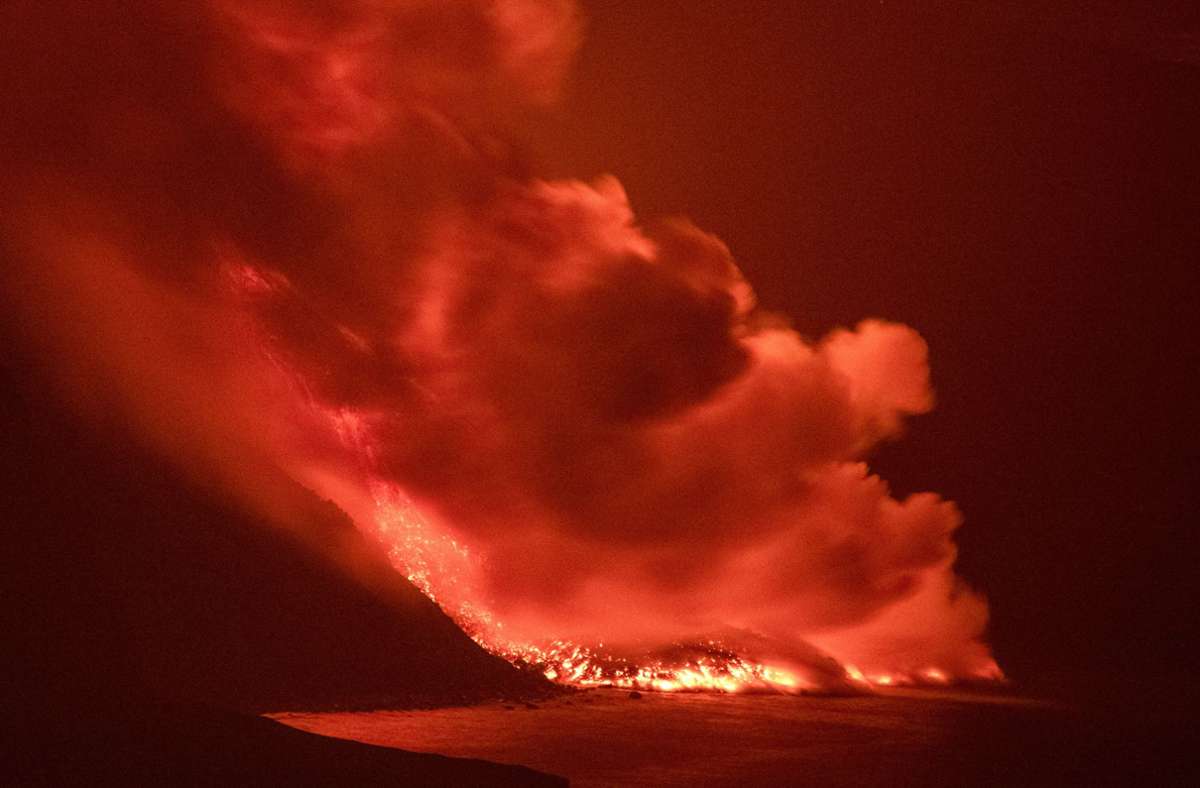 Es wurde befürchtet, dass sich bei dem Kontakt der Lava mit dem salzigen Meerwasser giftige, mit Salzsäure versetzte Gase bilden könnten.