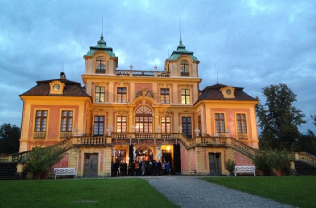 1987 startete die Sendung mit Backes, jeden Freitag um 22 Uhr läuft die Show seitdem im SWR. Im Schloss Favorite in Ludwigsburg wurden die Sendungen aufgezeichnet.