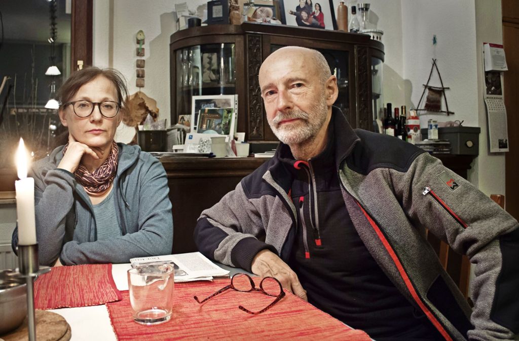 Wochenende: Rüdiger Hofmann und seine Frau Anne in ihrem Wohnzimmer in Dresden. Foto: Fabian Franke