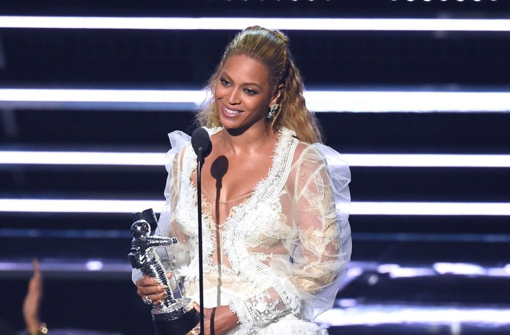 Ein (Alb-)Traum in Baiser-Optik: die Absahnerin Beyoncé zeigte sich bei den MTV Video Music Awards im luftigen Tüll-Spitzen-Look
