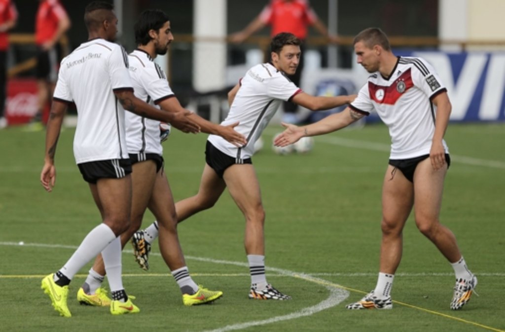 Das DFB-Team bei einer der finalen Trainingseinheiten vor der Abreise nach Rio zum WM-Finale. Der Spaß kommt dabei offensitclich nicht zu kurz.