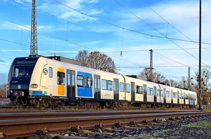 Erste graue S-Bahn nimmt Fahrgäste mit