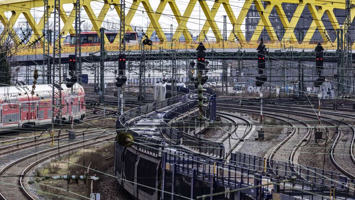 Bahnhof Mannheim: Reparatur der Oberleitung zieht sich hin