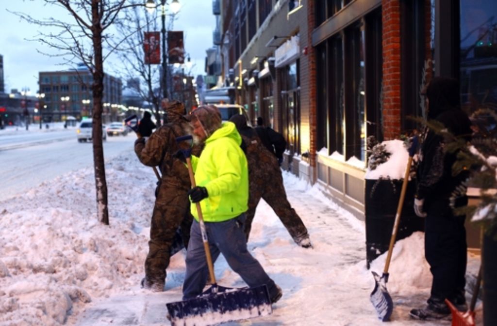 Auch in Detroit kämpfen die Menschen mit Schnee und Kälte.
