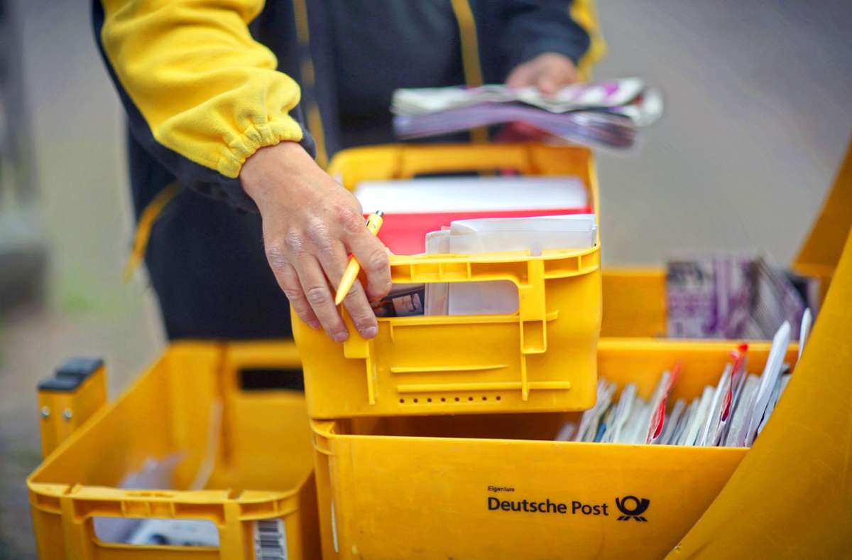 Die Deutsche Post räumt die Probleme bei der Briefzustellung ein. Der Grund sei der Personalmangel. Foto: dpa/Fredrik von Erichsen