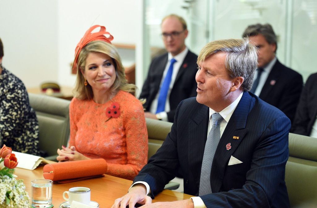 Gut gelaunt, wie man das Ehepaar kennt, gaben sich Maxima – ganz im niederländischen Orange gekleidet – und Willem-Alexander im Parlament beim Treffen mit dem Regierungschef von Australien, Malcolm Turnbull.